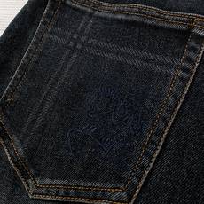Burberry 巴宝莉 2026FW早秋新品 原色直筒牛仔裤👖重磅弹力牛仔面料,复古深蓝水洗,质感一眼到位。古铜金属纽 Burberry 巴宝莉 2026FW早秋新品 原色直筒牛仔裤👖重磅弹力牛仔面料,复古深蓝水洗,质感一眼到位。古铜金属纽