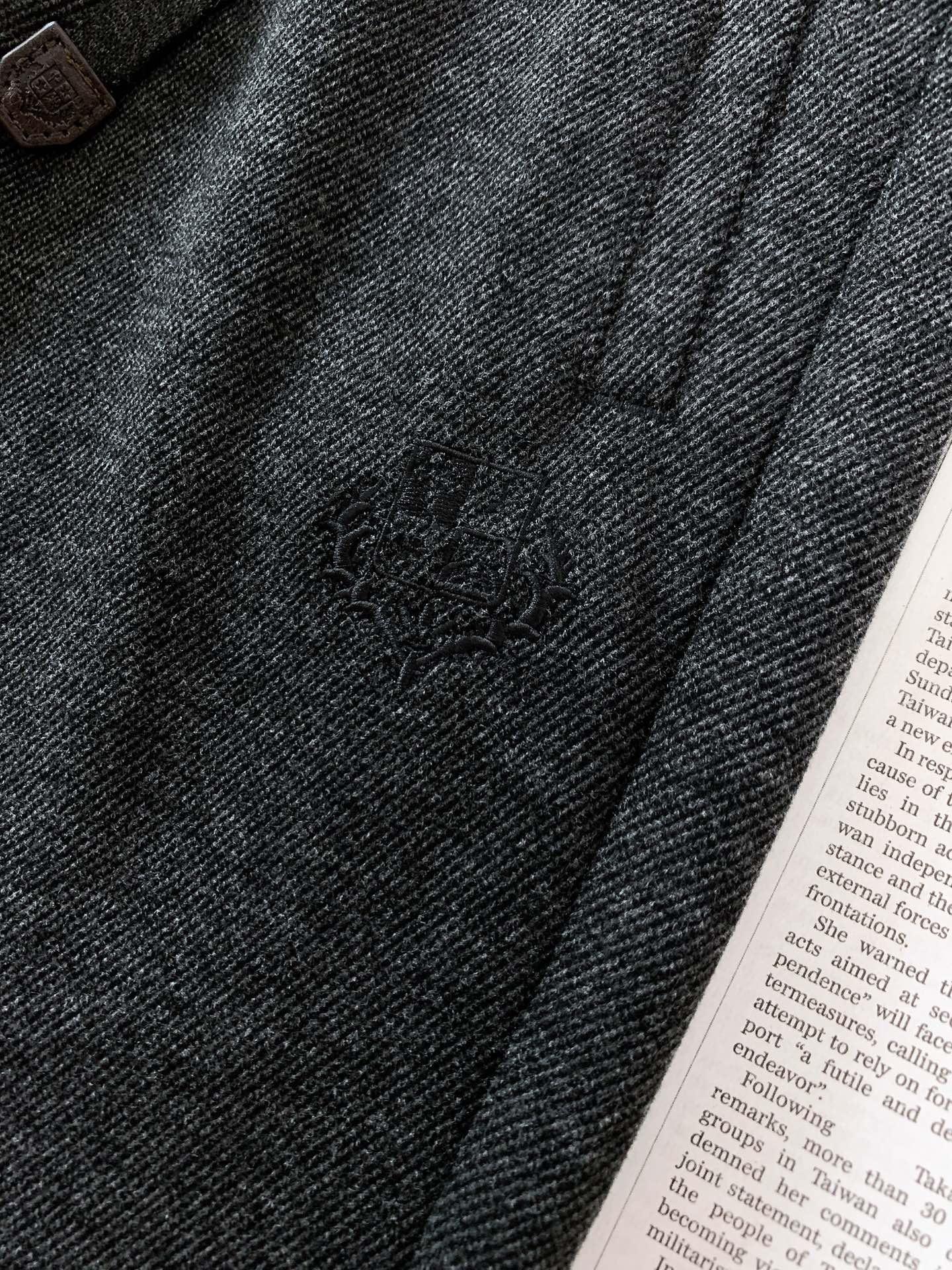 LoroPiana L.P FW早秋新品 立领拉链套装🥼精选棉与天丝混纺面料,肌理细腻柔和,触感温润亲肤,自带低调哑光质 LoroPiana L.P FW早秋新品 立领拉链套装🥼精选棉与天丝混纺面料,肌理细腻柔和,触感温润亲肤,自带低调哑光质