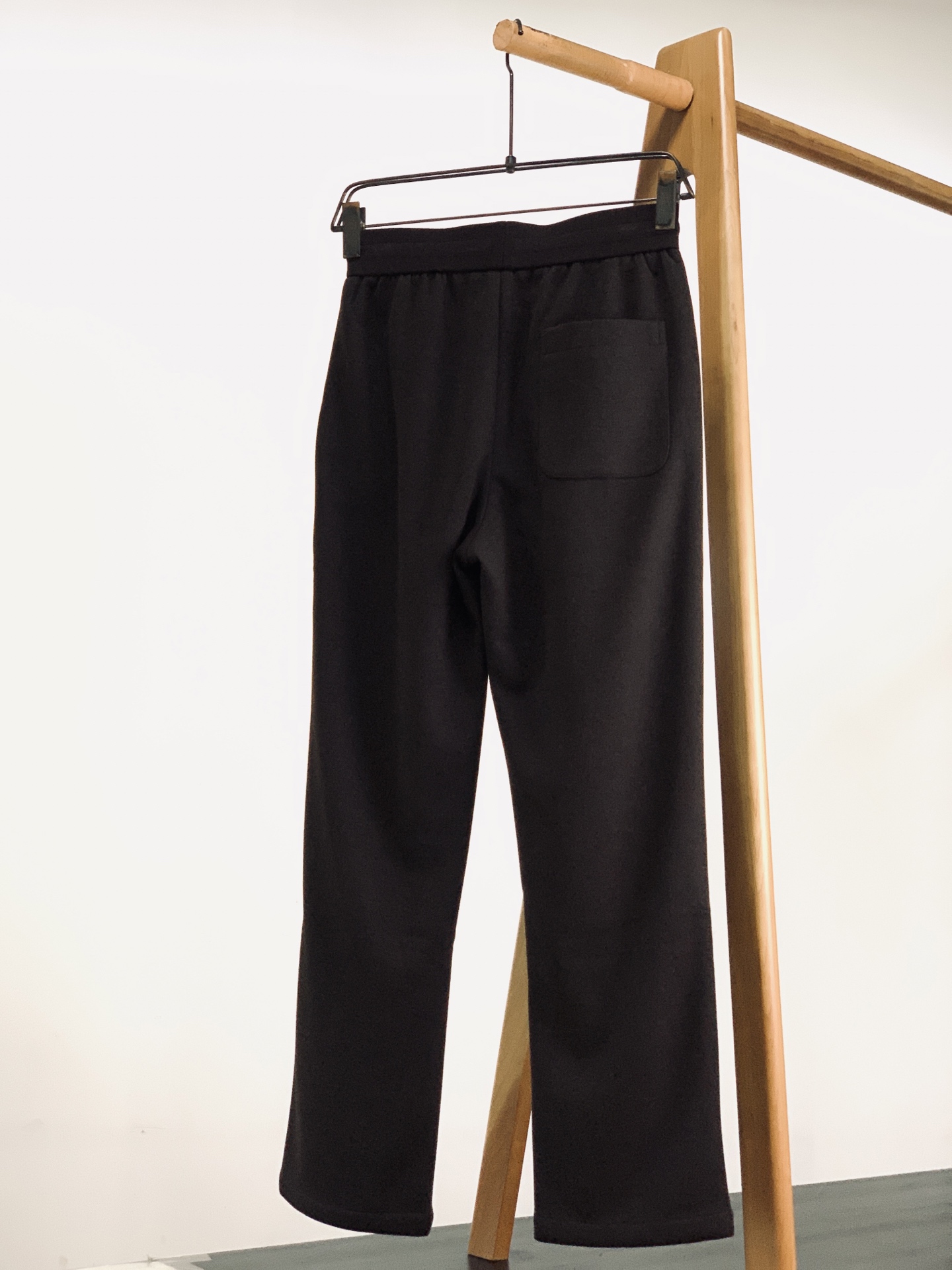 LoroPiana L.P FW早秋新品 立领拉链套装🥼精选棉与天丝混纺面料,肌理细腻柔和,触感温润亲肤,自带低调哑光质 LoroPiana L.P FW早秋新品 立领拉链套装🥼精选棉与天丝混纺面料,肌理细腻柔和,触感温润亲肤,自带低调哑光质