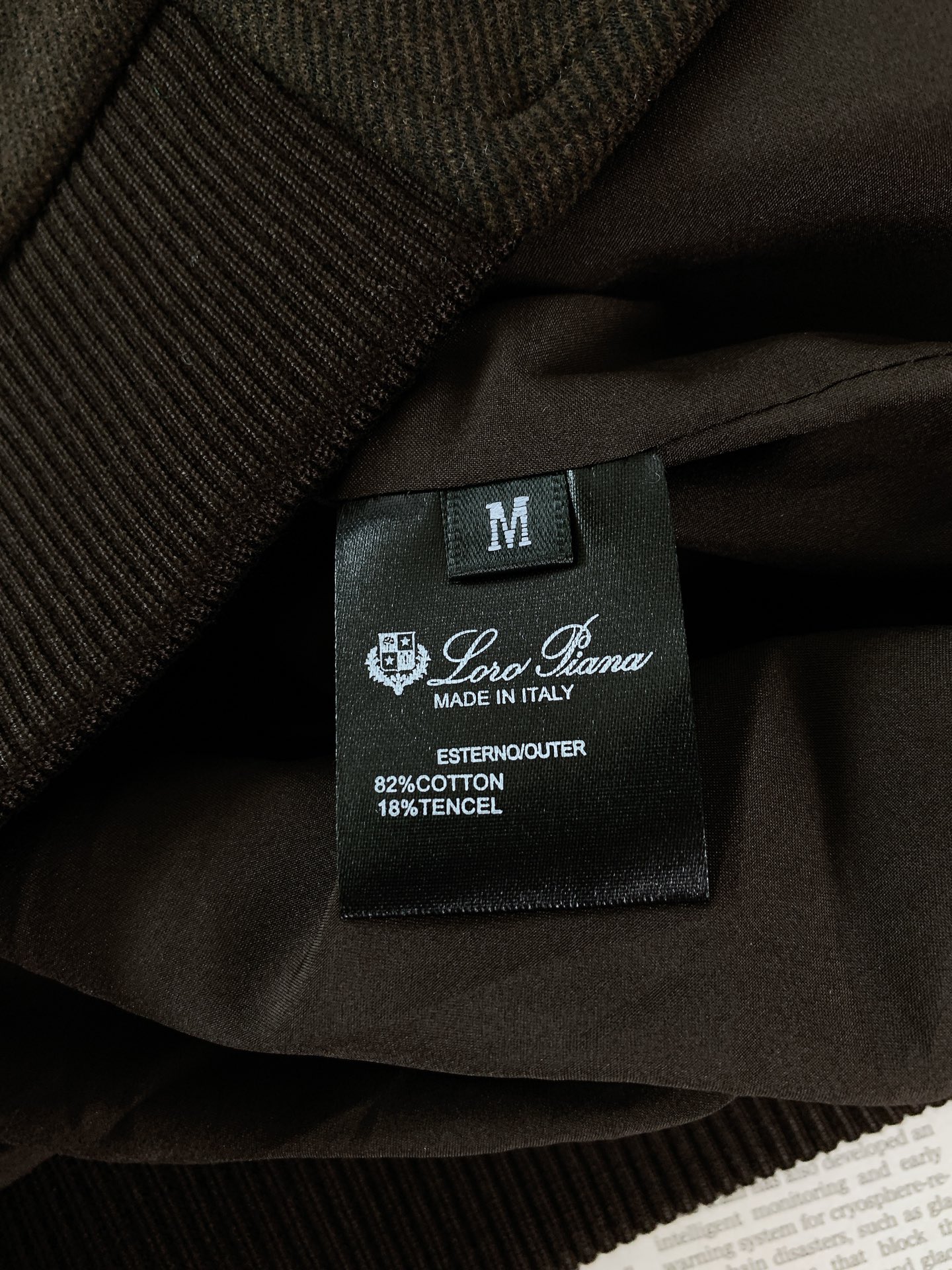 LoroPiana L.P FW早秋新品 立领拉链套装🥼精选棉与天丝混纺面料,肌理细腻柔和,触感温润亲肤,自带低调哑光质 LoroPiana L.P FW早秋新品 立领拉链套装🥼精选棉与天丝混纺面料,肌理细腻柔和,触感温润亲肤,自带低调哑光质