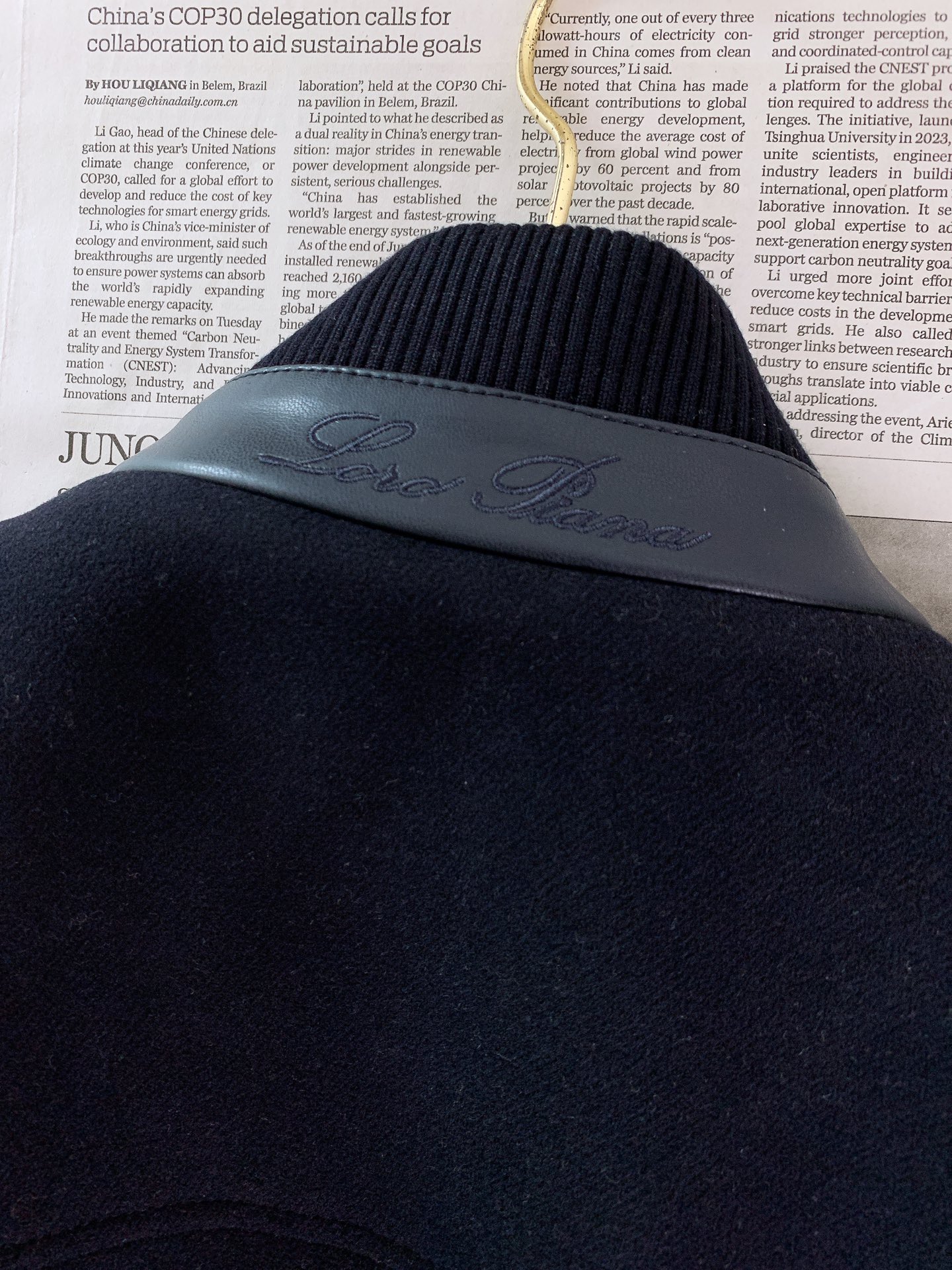 LoroPiana L.P FW早秋新品 立领拉链套装🥼精选棉与天丝混纺面料，肌理细腻柔和，触感温润亲肤，自带低调哑光质