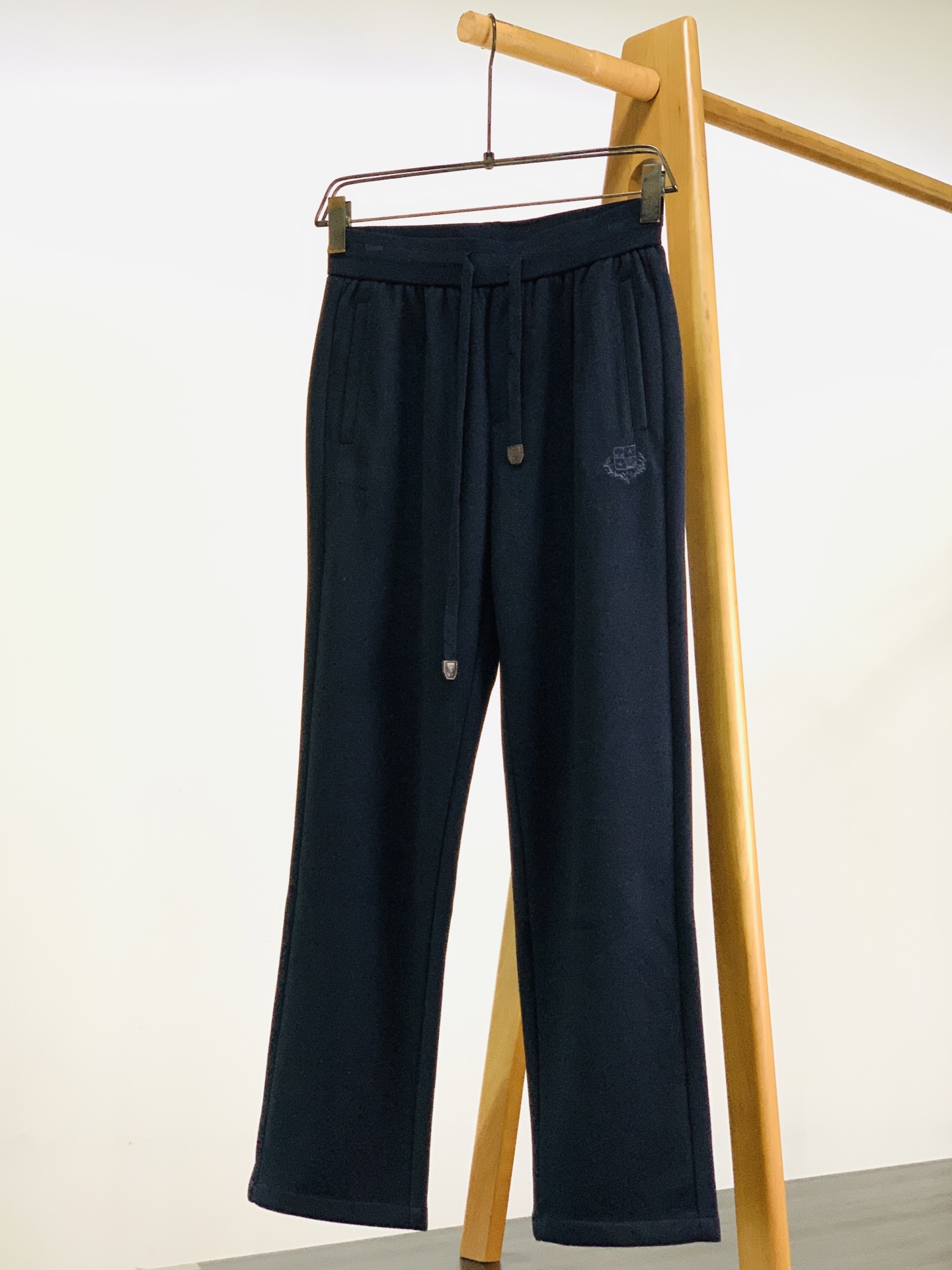 LoroPiana L.P FW早秋新品 立领拉链套装🥼精选棉与天丝混纺面料，肌理细腻柔和，触感温润亲肤，自带低调哑光质