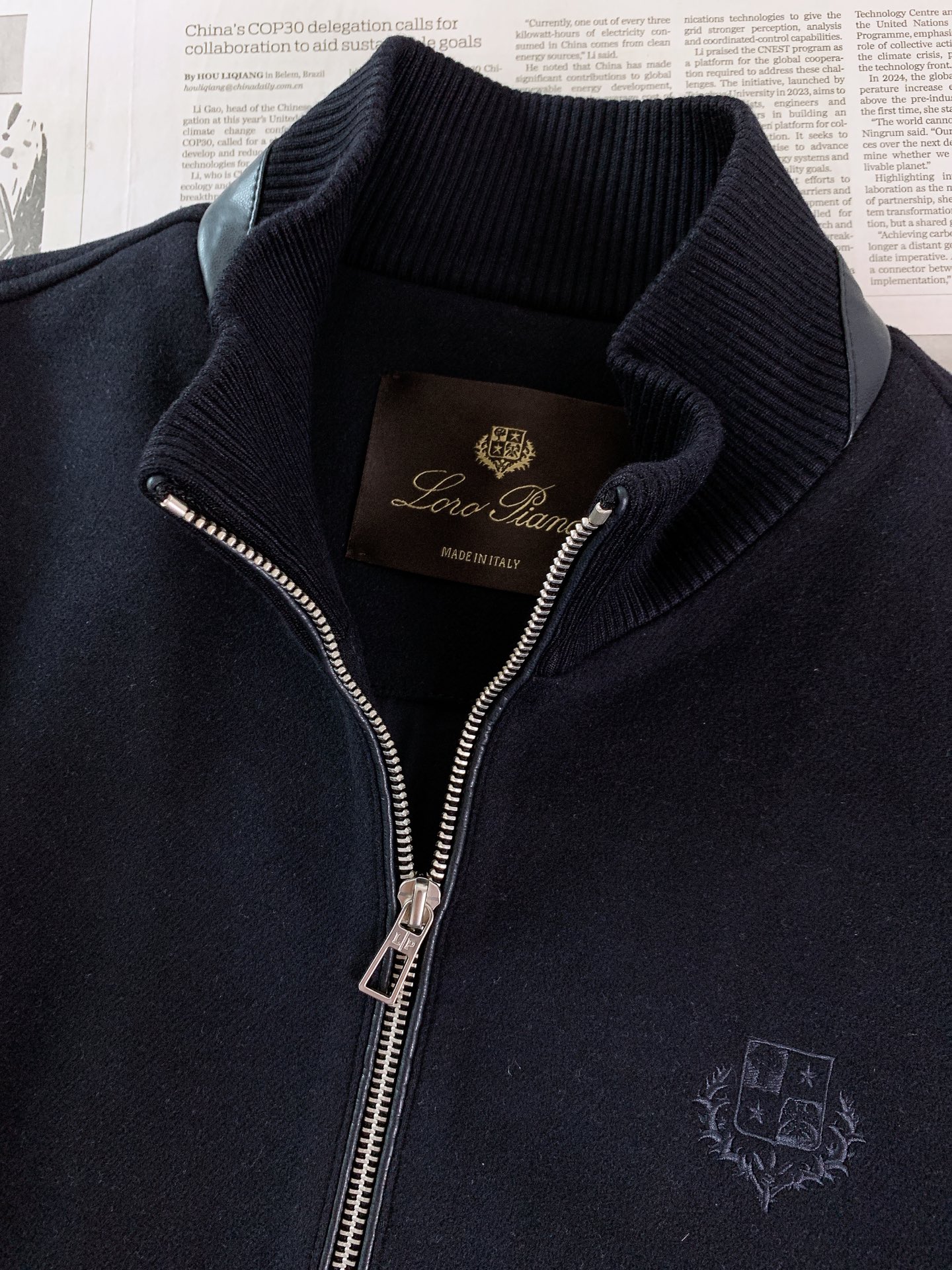 LoroPiana L.P FW早秋新品 立领拉链套装🥼精选棉与天丝混纺面料，肌理细腻柔和，触感温润亲肤，自带低调哑光质