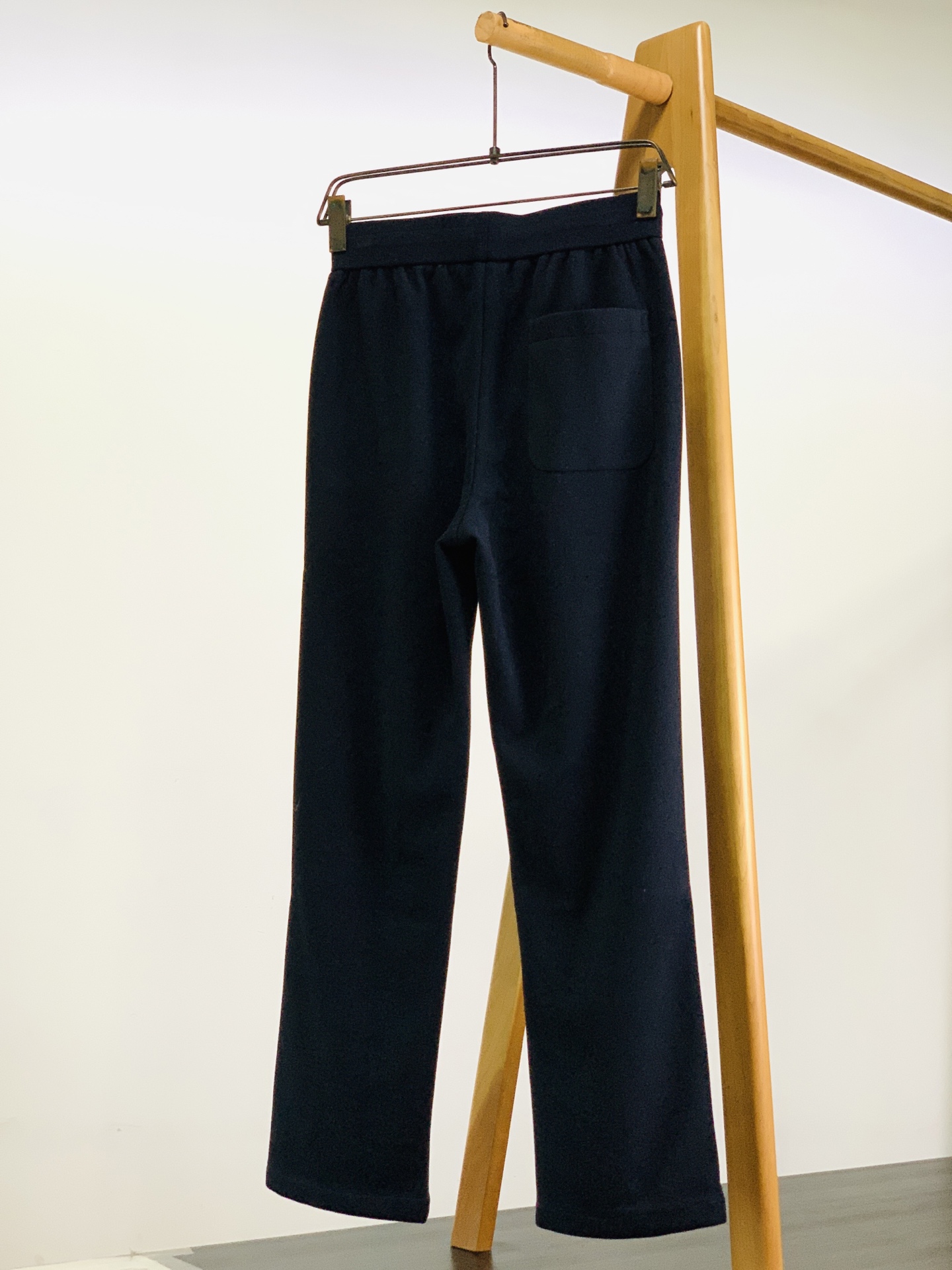 LoroPiana L.P FW早秋新品 立领拉链套装🥼精选棉与天丝混纺面料，肌理细腻柔和，触感温润亲肤，自带低调哑光质