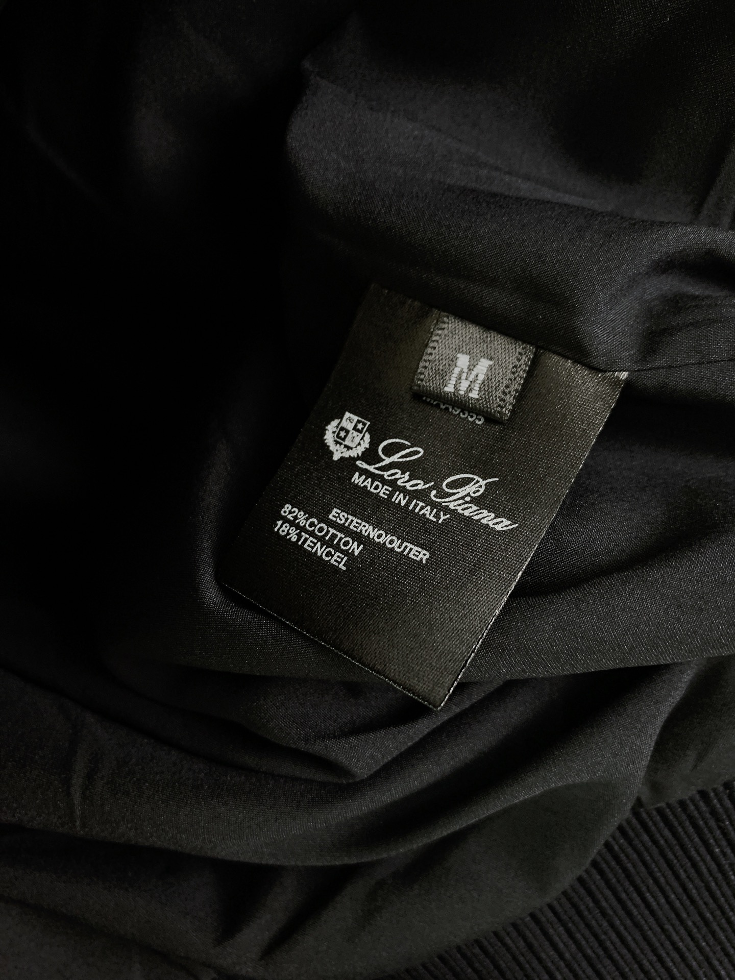 LoroPiana L.P FW早秋新品 立领拉链套装🥼精选棉与天丝混纺面料，肌理细腻柔和，触感温润亲肤，自带低调哑光质