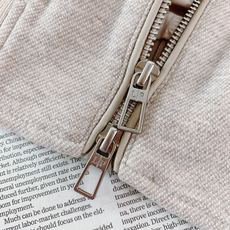 LoroPiana L.P FW早秋新品 立领拉链套装🥼精选棉与天丝混纺面料,肌理细腻柔和,触感温润亲肤,自带低调哑光质 LoroPiana L.P FW早秋新品 立领拉链套装🥼精选棉与天丝混纺面料,肌理细腻柔和,触感温润亲肤,自带低调哑光质
