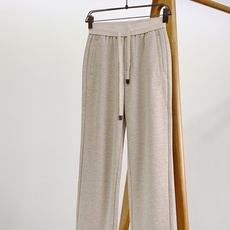 LoroPiana L.P FW早秋新品 立领拉链套装🥼精选棉与天丝混纺面料,肌理细腻柔和,触感温润亲肤,自带低调哑光质 LoroPiana L.P FW早秋新品 立领拉链套装🥼精选棉与天丝混纺面料,肌理细腻柔和,触感温润亲肤,自带低调哑光质