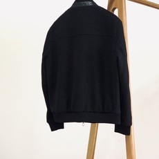 LoroPiana L.P FW早秋新品 立领拉链套装🥼精选棉与天丝混纺面料,肌理细腻柔和,触感温润亲肤,自带低调哑光质 LoroPiana L.P FW早秋新品 立领拉链套装🥼精选棉与天丝混纺面料,肌理细腻柔和,触感温润亲肤,自带低调哑光质