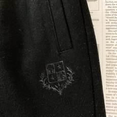 LoroPiana L.P FW早秋新品 立领拉链套装🥼精选棉与天丝混纺面料,肌理细腻柔和,触感温润亲肤,自带低调哑光质 LoroPiana L.P FW早秋新品 立领拉链套装🥼精选棉与天丝混纺面料,肌理细腻柔和,触感温润亲肤,自带低调哑光质