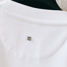 Valentino 华伦天奴 2026FW早秋新品 刺绣柳丁长袖打底衫🥼重磅棉面料,手感细腻扎实,上身垂感很好。经典圆领 Valentino 华伦天奴 2026FW早秋新品 刺绣柳丁长袖打底衫🥼重磅棉面料,手感细腻扎实,上身垂感很好。经典圆领
