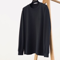 Valentino 华伦天奴 2026FW早秋新品 刺绣柳丁长袖打底衫🥼重磅棉面料,手感细腻扎实,上身垂感很好。经典圆领 Valentino 华伦天奴 2026FW早秋新品 刺绣柳丁长袖打底衫🥼重磅棉面料,手感细腻扎实,上身垂感很好。经典圆领