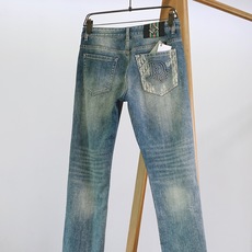 Dior Homme 迪奥·桀傲 2026FW早秋新品 复古水洗牛仔裤👖 重磅牛仔面料,手工做旧猫须磨白,后袋老花底+立 Dior Homme 迪奥·桀傲 2026FW早秋新品 复古水洗牛仔裤👖 重磅牛仔面料,手工做旧猫须磨白,后袋老花底+立