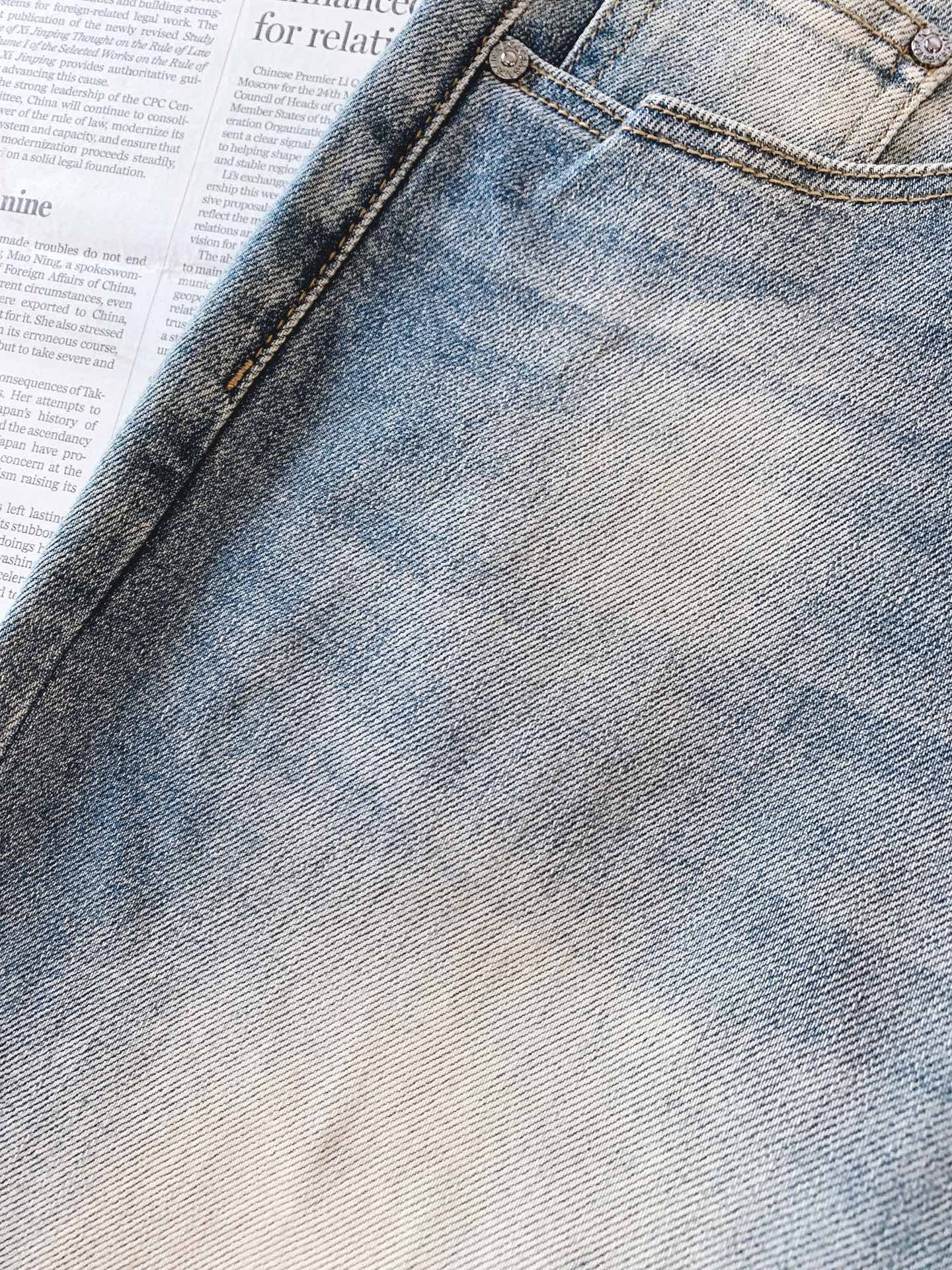 DOLCE&GABBANA 杜嘉班纳 2026FW早秋新品DG复古水洗牛仔裤👖 高弹舒适牛仔面料,经典直筒版型,上身修饰 DOLCE&GABBANA 杜嘉班纳 2026FW早秋新品DG复古水洗牛仔裤👖 高弹舒适牛仔面料,经典直筒版型,上身修饰