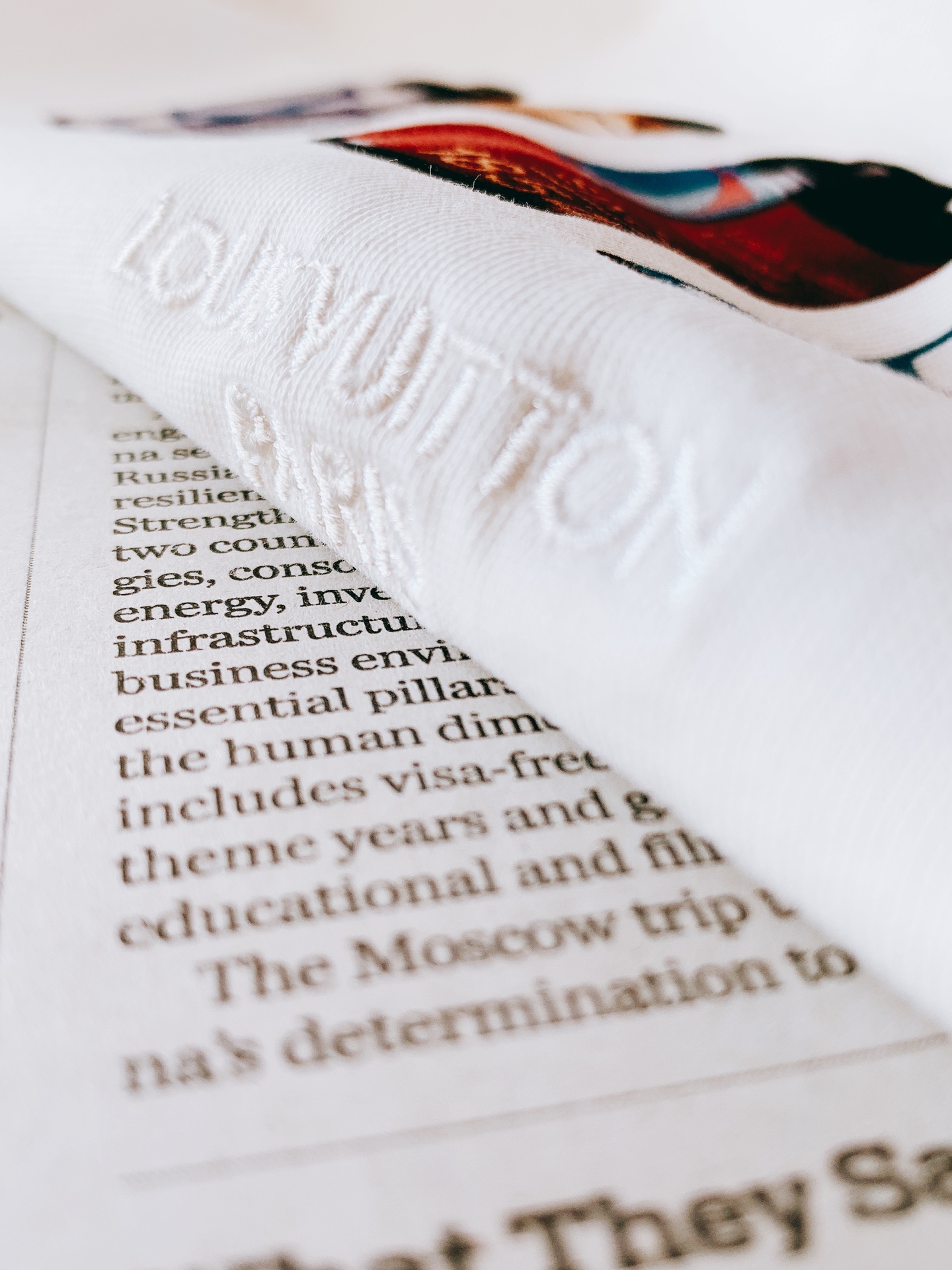 LouisVuitton 路易威登 胶卷印花T恤🎞️ 甄选高支精梳棉面料,肌理细腻扎实,触感柔软亲肤,透气不闷汗,上身垂 LouisVuitton 路易威登 胶卷印花T恤🎞️ 甄选高支精梳棉面料,肌理细腻扎实,触感柔软亲肤,透气不闷汗,上身垂