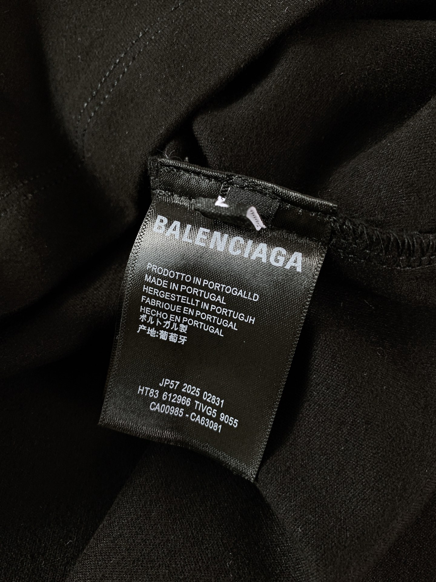 𝐁𝐚𝐥𝐞𝐧𝐜𝐢𝐚𝐠𝐚 巴黎世家 2026FW早秋新品 小高领打底T恤👕 重磅面料扎实有质感，贴身舒适，早秋单穿/秋冬内搭
