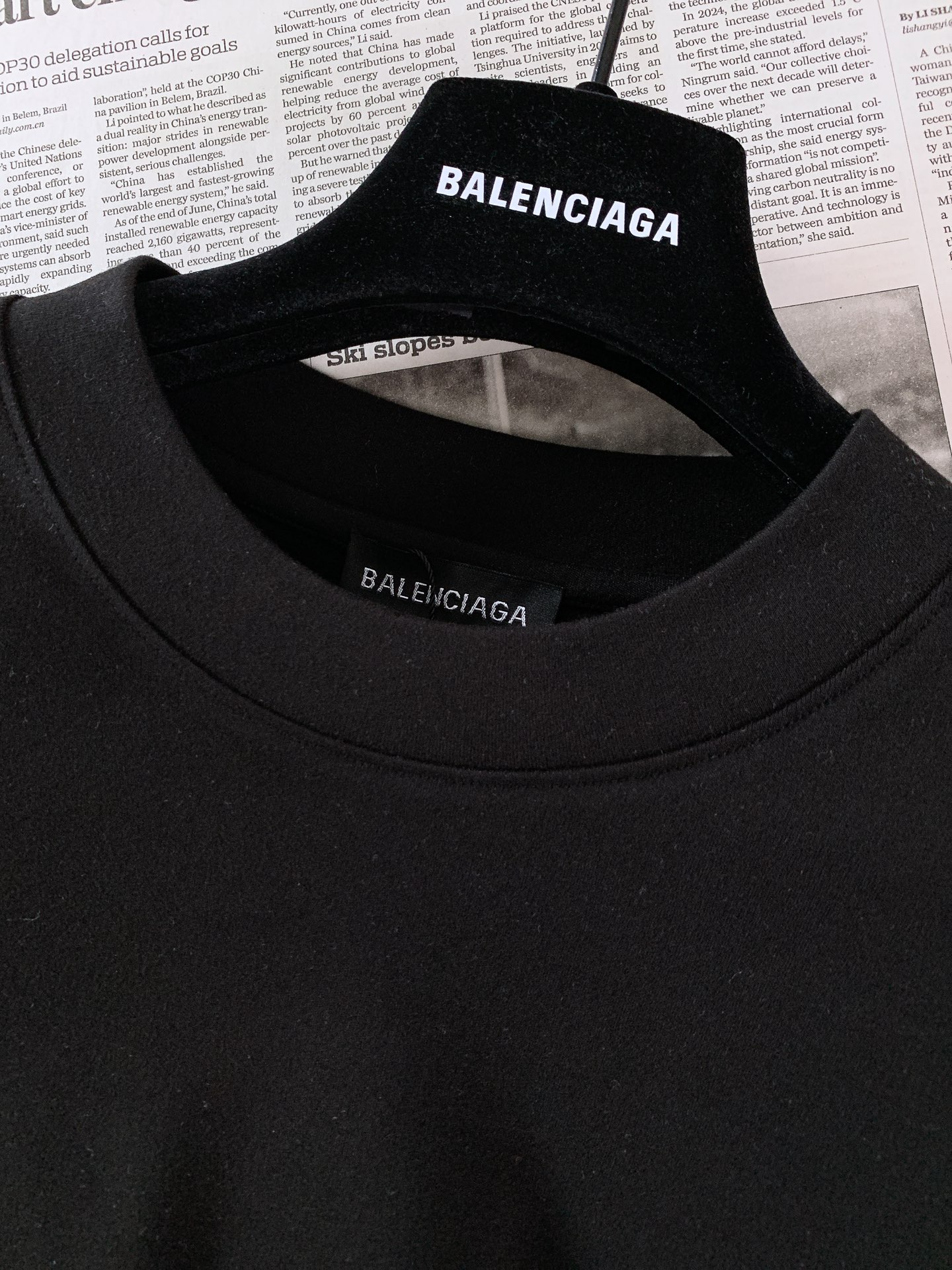 𝐁𝐚𝐥𝐞𝐧𝐜𝐢𝐚𝐠𝐚 巴黎世家 2026FW早秋新品 小高领打底T恤👕 重磅面料扎实有质感，贴身舒适，早秋单穿/秋冬内搭