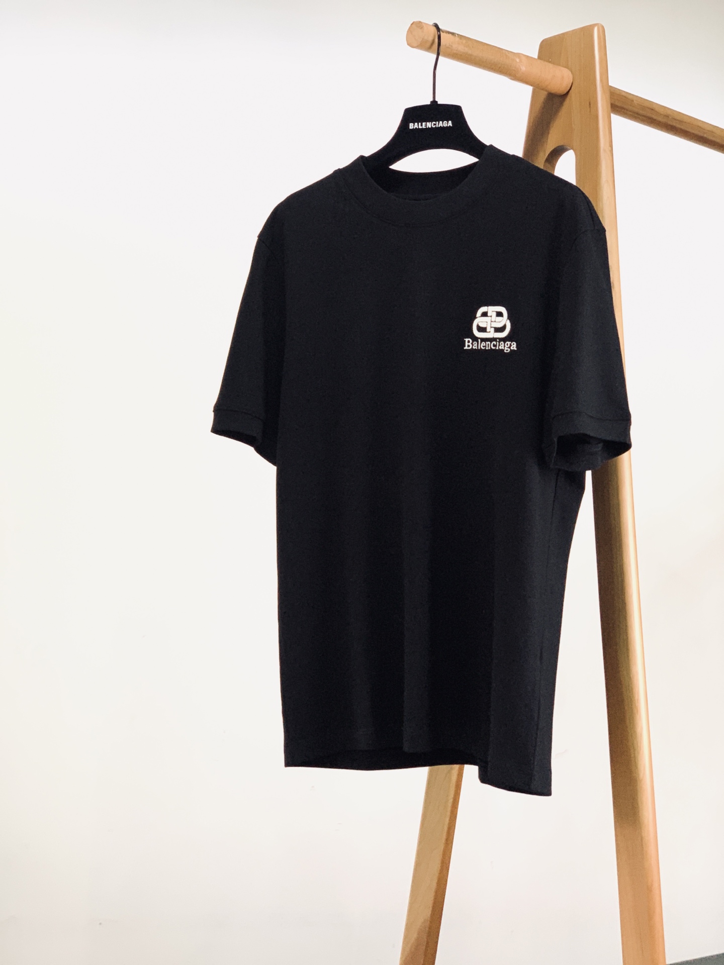 𝐁𝐚𝐥𝐞𝐧𝐜𝐢𝐚𝐠𝐚 巴黎世家 2026FW早秋新品 小高领打底T恤👕 重磅面料扎实有质感，贴身舒适，早秋单穿/秋冬内搭
