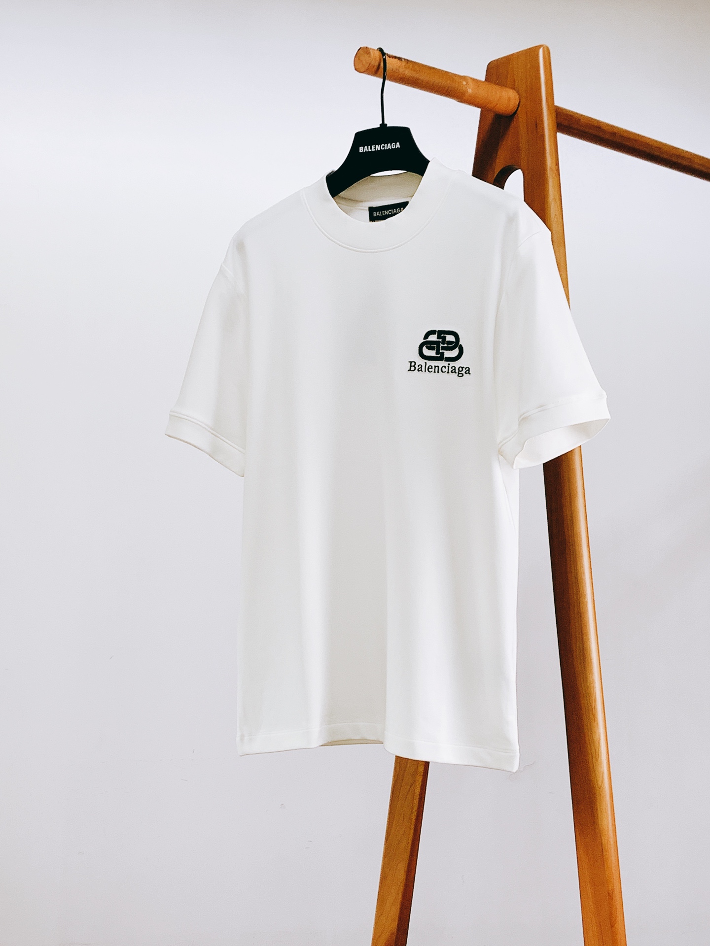 𝐁𝐚𝐥𝐞𝐧𝐜𝐢𝐚𝐠𝐚 巴黎世家 2026FW早秋新品 小高领打底T恤👕 重磅面料扎实有质感，贴身舒适，早秋单穿/秋冬内搭
