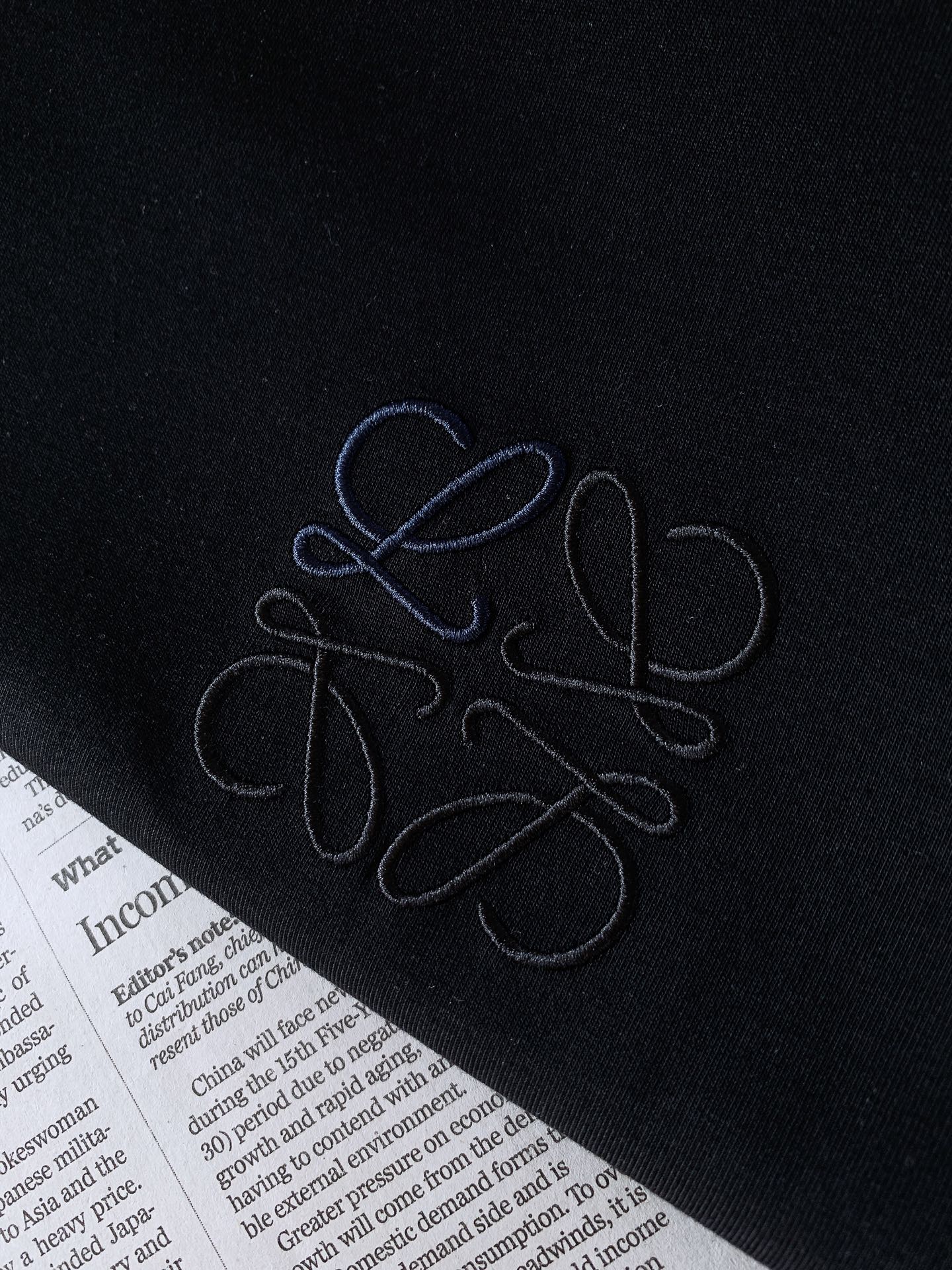 Loewe 罗意威 2026FW早秋新品 早秋打底T恤👕 重磅双色双面羊毛面料+薄绒内里，软糯有质感 经典Anagram
