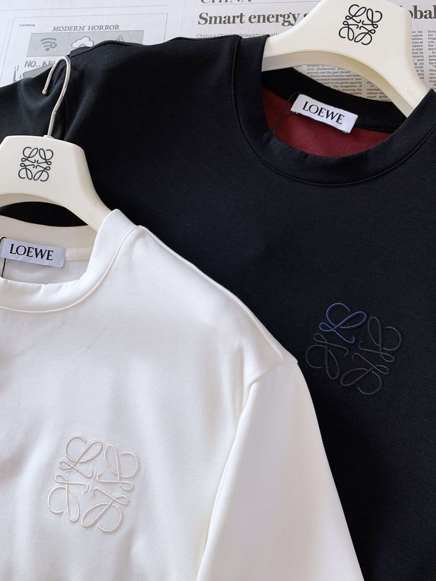 Loewe 罗意威 2026FW早秋新品 早秋打底T恤👕 重磅双色双面羊毛面料+薄绒内里,软糯有质感 经典Anagram Loewe 罗意威 2026FW早秋新品 早秋打底T恤👕 重磅双色双面羊毛面料+薄绒内里,软糯有质感 经典Anagram
