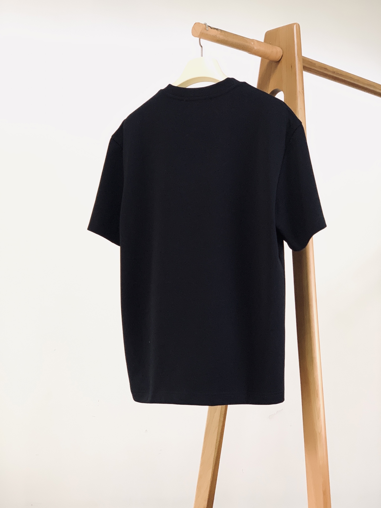 Loewe 罗意威 2026FW早秋新品 早秋打底T恤👕 重磅双色双面羊毛面料+薄绒内里，软糯有质感 经典Anagram