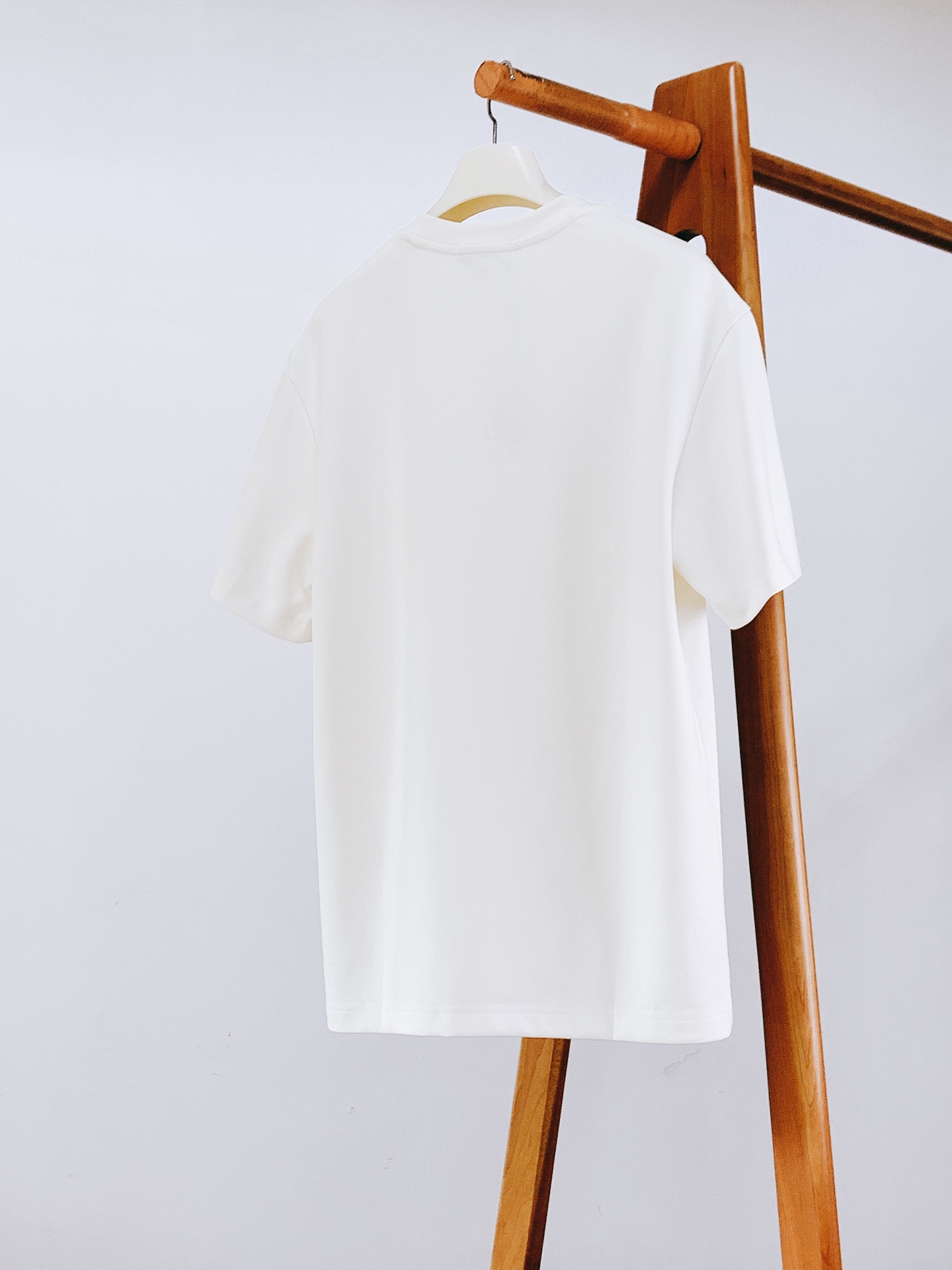 Loewe 罗意威 2026FW早秋新品 早秋打底T恤👕 重磅双色双面羊毛面料+薄绒内里,软糯有质感 经典Anagram Loewe 罗意威 2026FW早秋新品 早秋打底T恤👕 重磅双色双面羊毛面料+薄绒内里,软糯有质感 经典Anagram