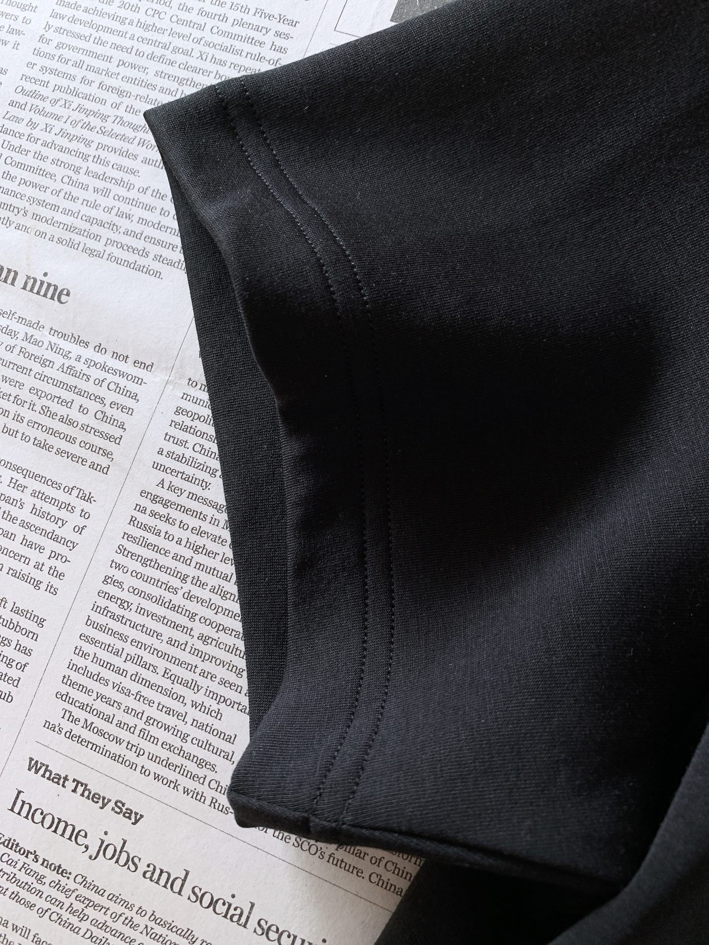Moncler 蒙口 2026FW早秋新品 坐标山峰植绒打底短袖T恤👕 高支莫斯3D棉,扎实软糯,上身舒适透气 胸前立 Moncler 蒙口 2026FW早秋新品 坐标山峰植绒打底短袖T恤👕 高支莫斯3D棉,扎实软糯,上身舒适透气 胸前立