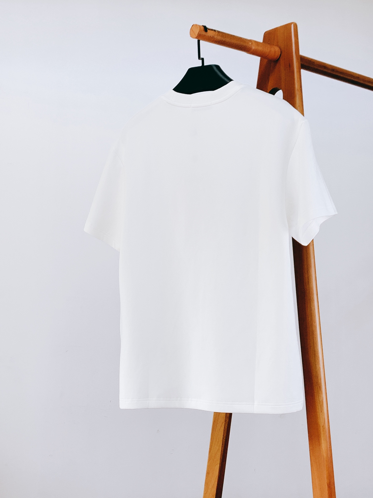 Moncler 蒙口 2026FW早秋新品 坐标山峰植绒打底短袖T恤👕 高支莫斯3D棉,扎实软糯,上身舒适透气 胸前立 Moncler 蒙口 2026FW早秋新品 坐标山峰植绒打底短袖T恤👕 高支莫斯3D棉,扎实软糯,上身舒适透气 胸前立