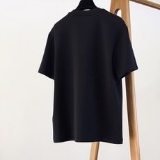 Dior Homme 迪奥·桀傲 2026FW早秋新品 罗盘浮雕短袖T恤👕 高支莫斯3D棉,上身软糯有质感。 胸前立体 Dior Homme 迪奥·桀傲 2026FW早秋新品 罗盘浮雕短袖T恤👕 高支莫斯3D棉,上身软糯有质感。 胸前立体
