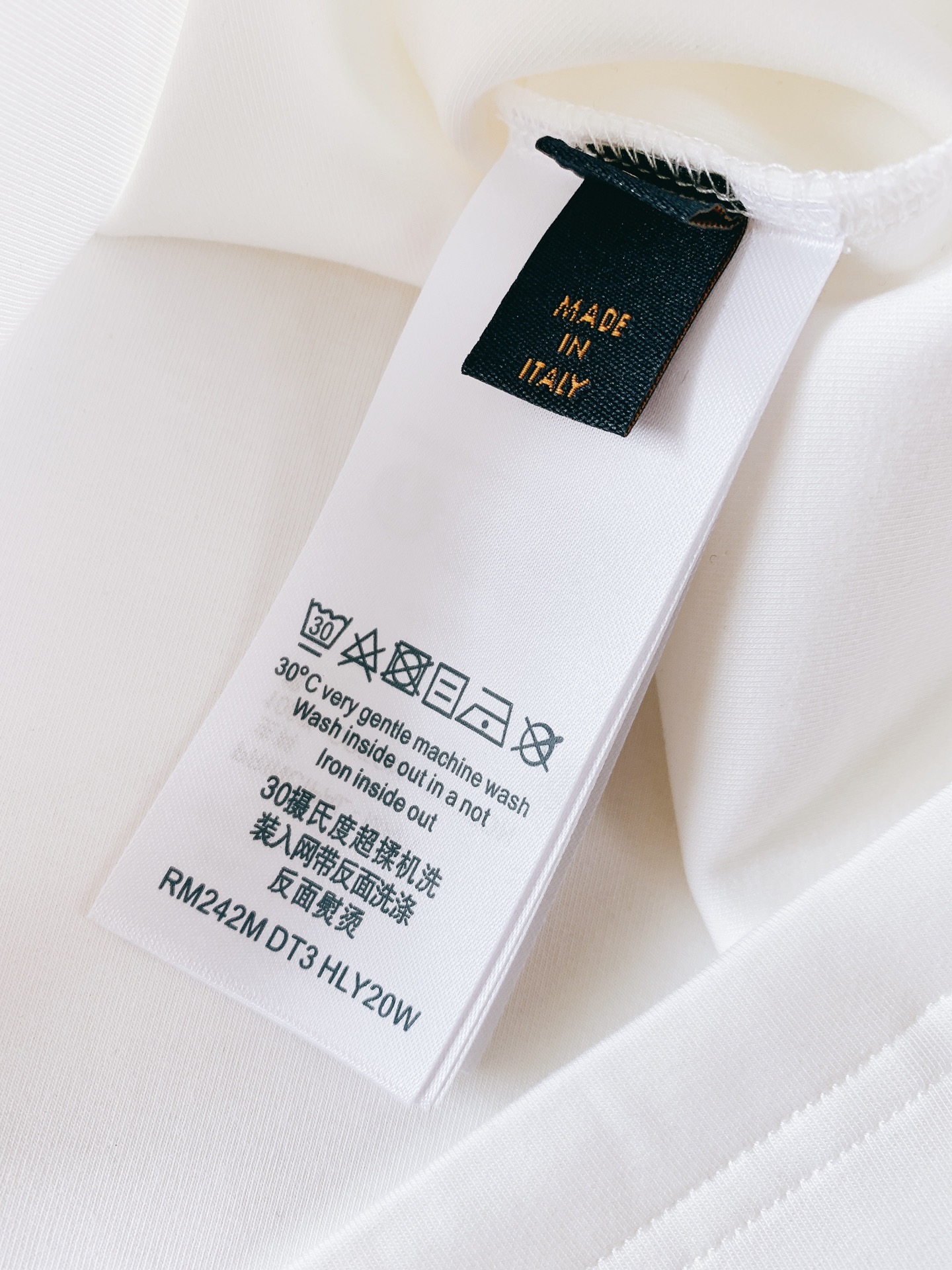 LouisVuitton 路易威登 2026FW早秋新品 积木字母印花打底T恤👕 甄选高支重磅莫斯3D棉面料,触感细腻软 LouisVuitton 路易威登 2026FW早秋新品 积木字母印花打底T恤👕 甄选高支重磅莫斯3D棉面料,触感细腻软