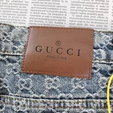 Gucci 古驰 2026FW早秋新品 满印GG提花直筒牛仔裤👖 重磅水洗牛仔,通体老花提花,立体肌理! 经典直筒版型 Gucci 古驰 2026FW早秋新品 满印GG提花直筒牛仔裤👖 重磅水洗牛仔,通体老花提花,立体肌理! 经典直筒版型
