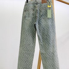 Gucci 古驰 2026FW早秋新品 满印GG提花直筒牛仔裤👖 重磅水洗牛仔,通体老花提花,立体肌理! 经典直筒版型 Gucci 古驰 2026FW早秋新品 满印GG提花直筒牛仔裤👖 重磅水洗牛仔,通体老花提花,立体肌理! 经典直筒版型