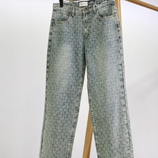 Gucci 古驰 2026FW早秋新品 满印GG提花直筒牛仔裤👖 重磅水洗牛仔,通体老花提花,立体肌理! 经典直筒版型 Gucci 古驰 2026FW早秋新品 满印GG提花直筒牛仔裤👖 重磅水洗牛仔,通体老花提花,立体肌理! 经典直筒版型