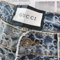 Gucci 古驰 2026FW早秋新品 满印GG提花直筒牛仔裤👖 重磅水洗牛仔,通体老花提花,立体肌理! 经典直筒版型 Gucci 古驰 2026FW早秋新品 满印GG提花直筒牛仔裤👖 重磅水洗牛仔,通体老花提花,立体肌理! 经典直筒版型