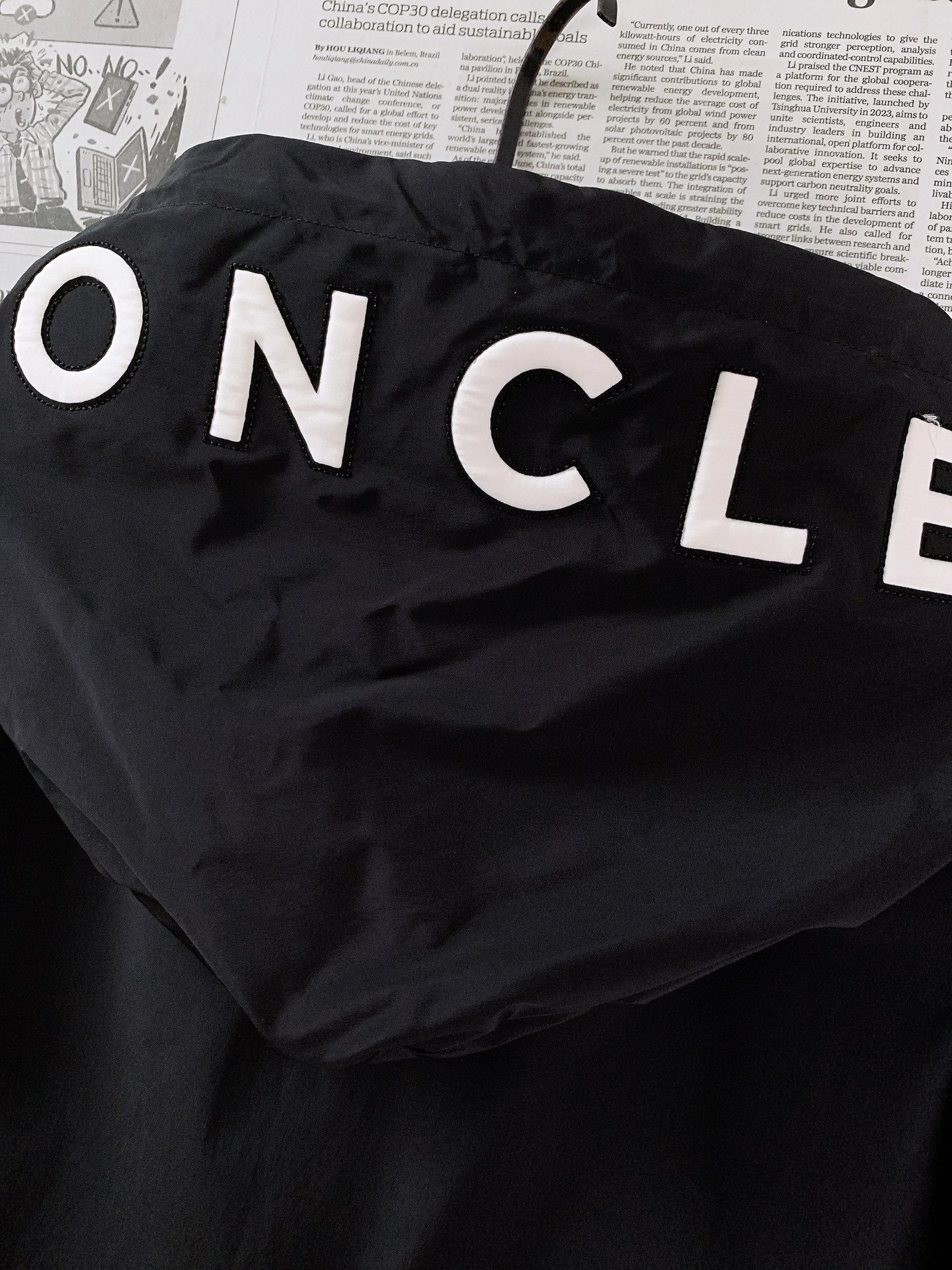 Moncler 蒙口 2026FW早秋新品 连帽冲锋外套🥼采用高密锦纶防风面料,轻薄挺括,自带防泼水面层,抵御细雨与阵 Moncler 蒙口 2026FW早秋新品 连帽冲锋外套🥼采用高密锦纶防风面料,轻薄挺括,自带防泼水面层,抵御细雨与阵