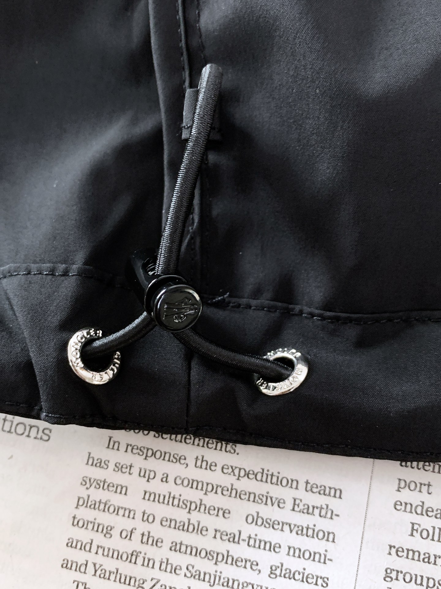 Moncler 蒙口 2026FW早秋新品 连帽冲锋外套🥼采用高密锦纶防风面料,轻薄挺括,自带防泼水面层,抵御细雨与阵 Moncler 蒙口 2026FW早秋新品 连帽冲锋外套🥼采用高密锦纶防风面料,轻薄挺括,自带防泼水面层,抵御细雨与阵