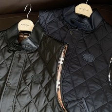 Burberry 巴宝莉 2026FW早秋新品 薄棉菱格马甲🎽甄选抗皱防风尼龙面料,内里填充轻盈薄棉,上身无厚重压迫感, Burberry 巴宝莉 2026FW早秋新品 薄棉菱格马甲🎽甄选抗皱防风尼龙面料,内里填充轻盈薄棉,上身无厚重压迫感,
