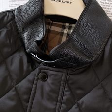 Burberry 巴宝莉 2026FW早秋新品 薄棉菱格马甲🎽甄选抗皱防风尼龙面料,内里填充轻盈薄棉,上身无厚重压迫感, Burberry 巴宝莉 2026FW早秋新品 薄棉菱格马甲🎽甄选抗皱防风尼龙面料,内里填充轻盈薄棉,上身无厚重压迫感,