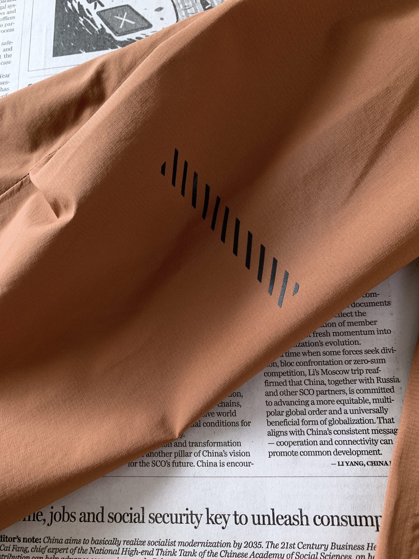 Ermenegildo Zegna 杰尼亚 2026FW早秋新品  休闲连帽冲锋衣🥼 选用高密功能性防风防水面料，自带挺