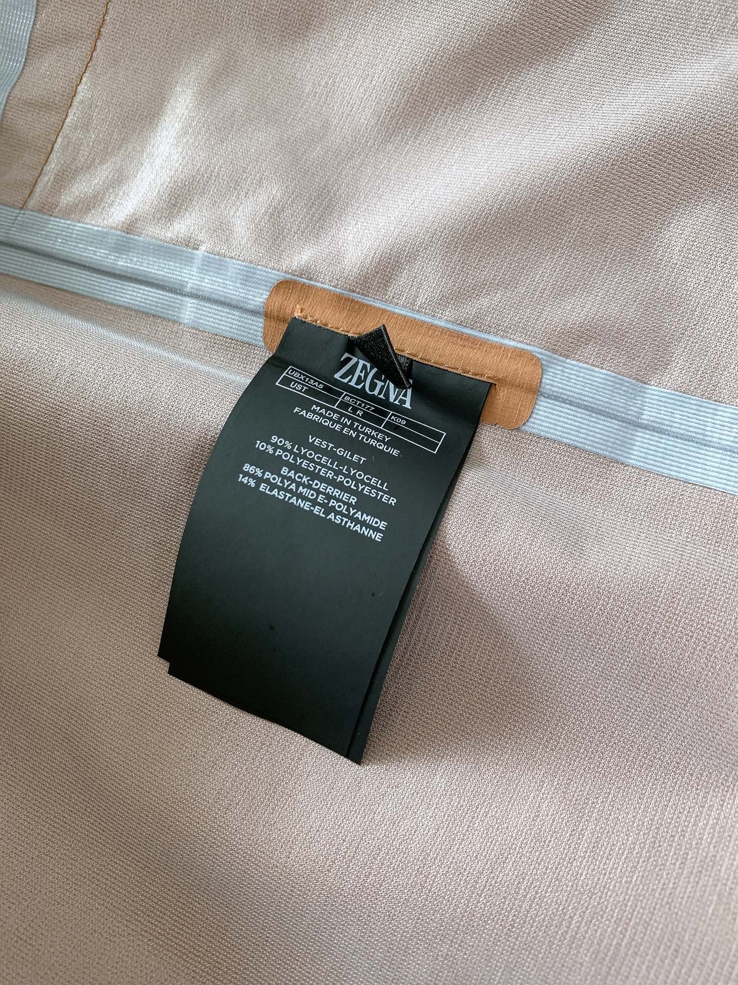 Ermenegildo Zegna 杰尼亚 2026FW早秋新品  休闲连帽冲锋衣🥼 选用高密功能性防风防水面料，自带挺