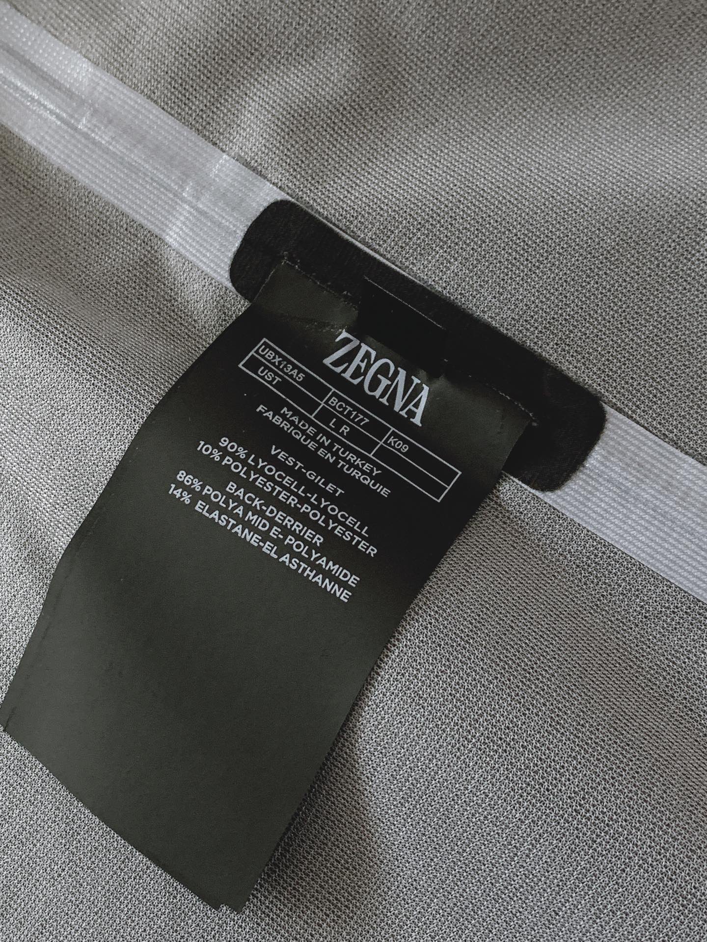 Ermenegildo Zegna 杰尼亚 2026FW早秋新品  休闲连帽冲锋衣🥼 选用高密功能性防风防水面料，自带挺