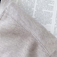 Hermès 爱马仕 2026FW早秋新品 休闲刺绣打底T恤👕属于男士闭眼入的高阶基础款。甄选高混纺针织料子,上手软糯 Hermès 爱马仕 2026FW早秋新品 休闲刺绣打底T恤👕属于男士闭眼入的高阶基础款。甄选高混纺针织料子,上手软糯