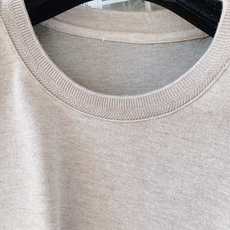 Hermès 爱马仕 2026FW早秋新品 休闲刺绣打底T恤👕属于男士闭眼入的高阶基础款。甄选高混纺针织料子,上手软糯 Hermès 爱马仕 2026FW早秋新品 休闲刺绣打底T恤👕属于男士闭眼入的高阶基础款。甄选高混纺针织料子,上手软糯