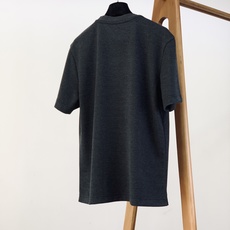 Hermès 爱马仕 2026FW早秋新品 休闲刺绣打底T恤👕属于男士闭眼入的高阶基础款。甄选高混纺针织料子,上手软糯 Hermès 爱马仕 2026FW早秋新品 休闲刺绣打底T恤👕属于男士闭眼入的高阶基础款。甄选高混纺针织料子,上手软糯