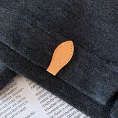 LouisVuitton 路易威登 2026FW早秋新品 低调款休闲打底短袖👕甄选混纺针织面料,上手软糯细腻,麻灰调高级 LouisVuitton 路易威登 2026FW早秋新品 低调款休闲打底短袖👕甄选混纺针织面料,上手软糯细腻,麻灰调高级