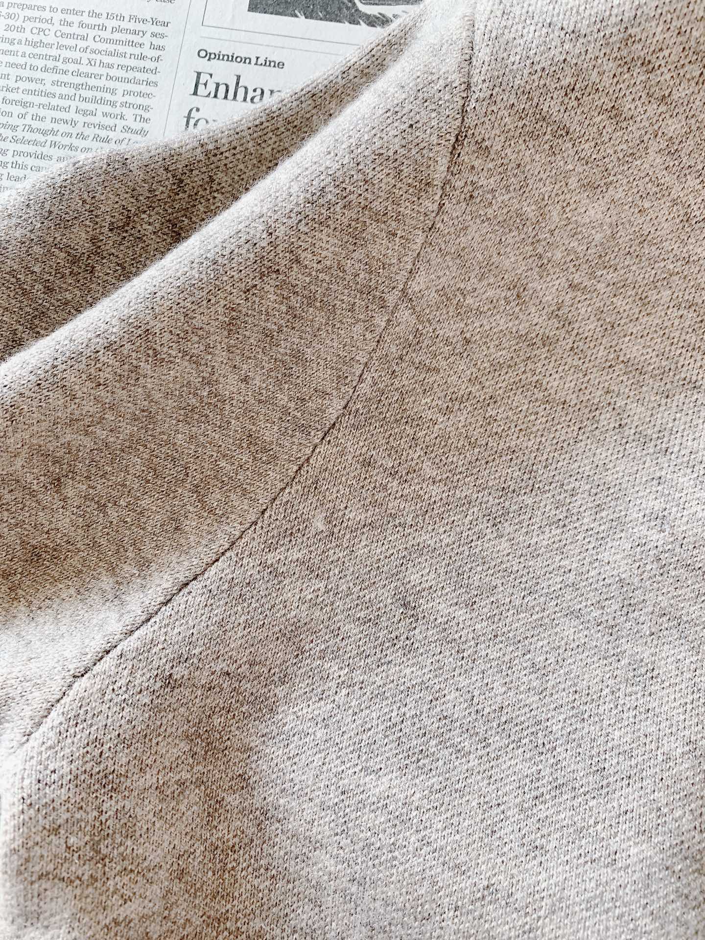 LoroPiana L.P FW早秋新品 休闲针织外套🧥甄选细腻羊毛针织面料,纱线紧密扎实,触感软糯顺滑,自带温润哑光质 LoroPiana L.P FW早秋新品 休闲针织外套🧥甄选细腻羊毛针织面料,纱线紧密扎实,触感软糯顺滑,自带温润哑光质