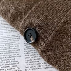 LoroPiana L.P FW早秋新品 休闲针织外套🧥甄选细腻羊毛针织面料,纱线紧密扎实,触感软糯顺滑,自带温润哑光质 LoroPiana L.P FW早秋新品 休闲针织外套🧥甄选细腻羊毛针织面料,纱线紧密扎实,触感软糯顺滑,自带温润哑光质
