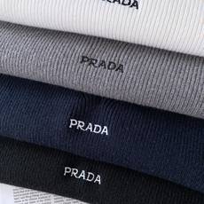 Prada 普拉达 2026FW早秋新品 V领坑条针织衫🥼甄选高支羊毛混纺纱线,立体竖坑条织法,肌理饱满清晰,触感软糯细 Prada 普拉达 2026FW早秋新品 V领坑条针织衫🥼甄选高支羊毛混纺纱线,立体竖坑条织法,肌理饱满清晰,触感软糯细