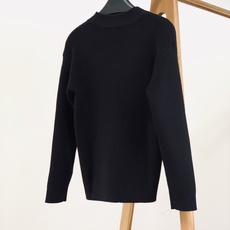 Prada 普拉达 2026FW早秋新品 V领坑条针织衫🥼甄选高支羊毛混纺纱线,立体竖坑条织法,肌理饱满清晰,触感软糯细 Prada 普拉达 2026FW早秋新品 V领坑条针织衫🥼甄选高支羊毛混纺纱线,立体竖坑条织法,肌理饱满清晰,触感软糯细