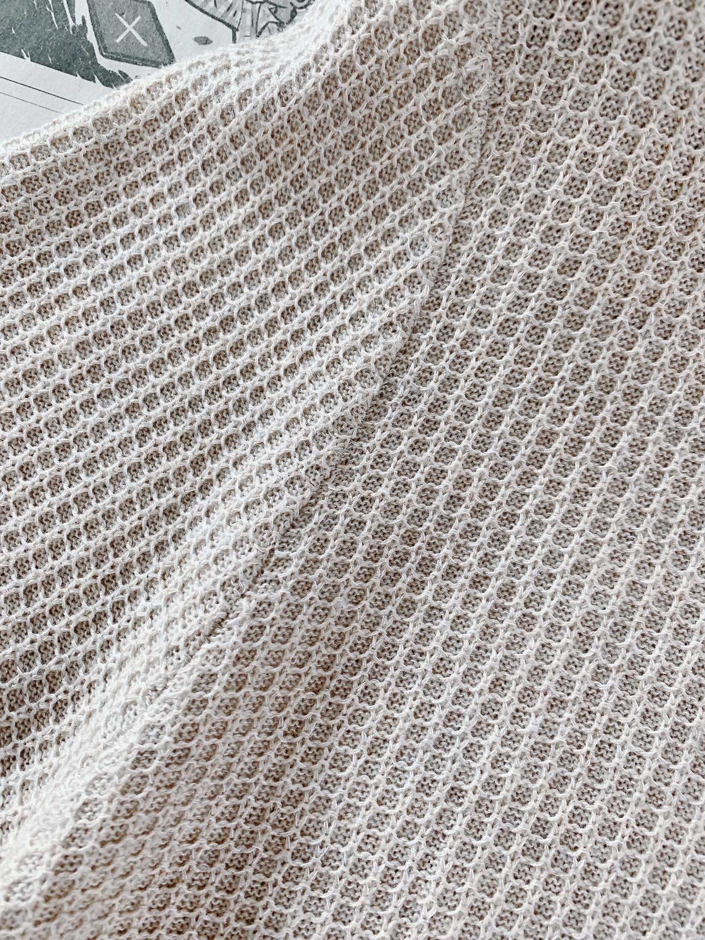 LoroPiana L.P FW早秋新品 华夫格针织短袖,妥妥的低调实力派单品!标志性蜂窝华夫格镂空面料,肌理感直接拉满 LoroPiana L.P FW早秋新品 华夫格针织短袖,妥妥的低调实力派单品!标志性蜂窝华夫格镂空面料,肌理感直接拉满